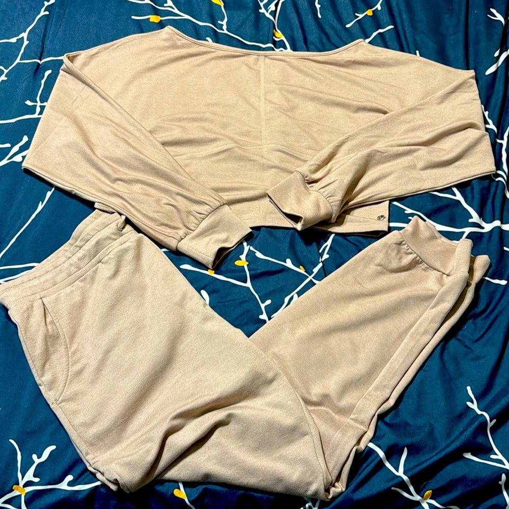 BuffBunny Dreamy Jogger and Dreamy Pullover